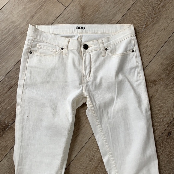 BDG Skinny Mid Rise Cigarette Stretch Jean - Picture 3 of 10
